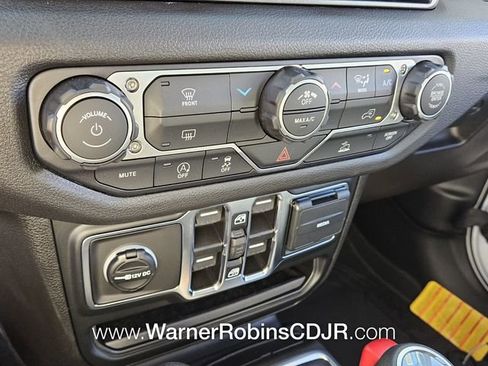 New 2025 Jeep Gladiator Sport image 22