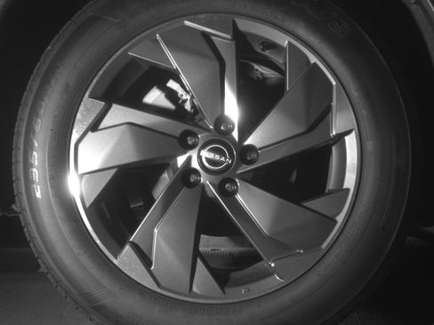 Used 2025 Nissan Rogue SV image 15