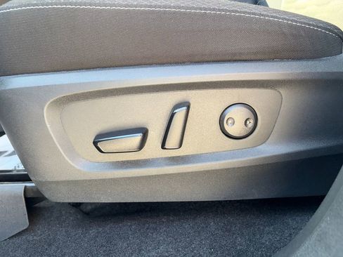 Used 2025 Nissan Pathfinder SV FWD image 21