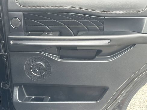 Used 2021 Ford Expedition Platinum RWD image 17