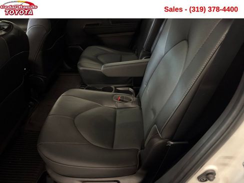 Used 2023 Toyota Highlander Limited image 26