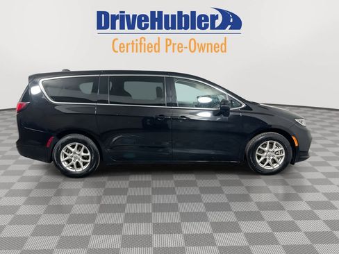 Used 2024 Chrysler Pacifica Touring-L image 9