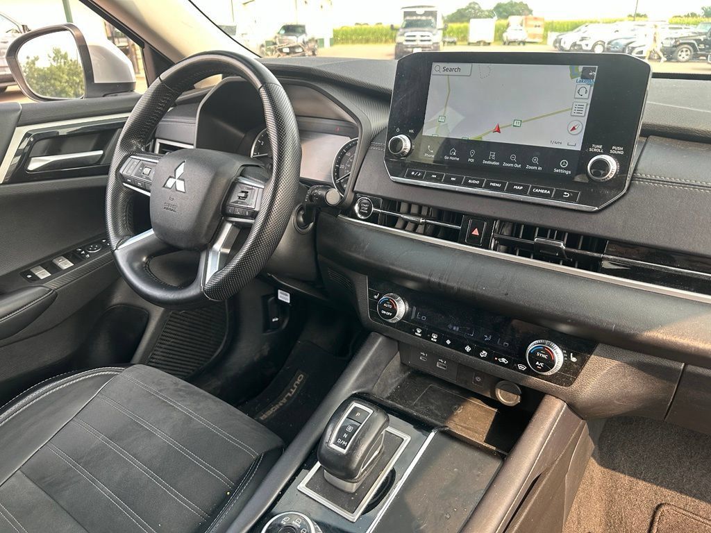 Used 2024 Mitsubishi Outlander SE AWD/4WD image 33