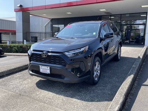 Certified 2025 Toyota RAV4 XLE AWD/4WD image 3