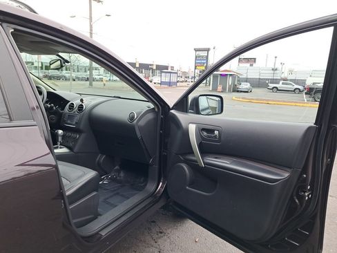 Used 2011 Nissan Rogue SV w/ SL Pkg image 16