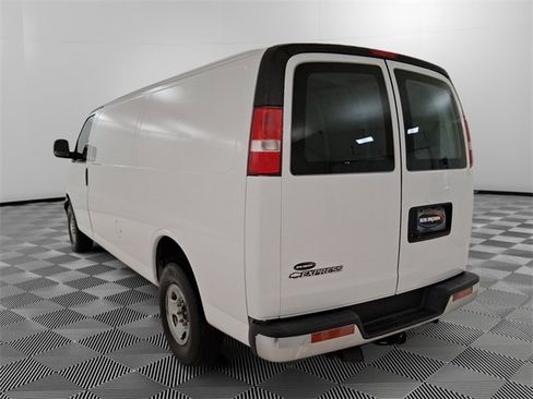 Used 2017 Chevrolet Express 3500 Extended image 5