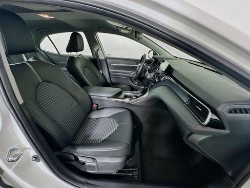 Used 2024 Toyota Camry SE image 29