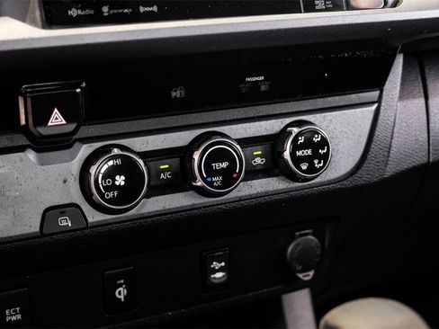 Used 2016 Toyota Tacoma TRD Sport w/ Towing Package image 22