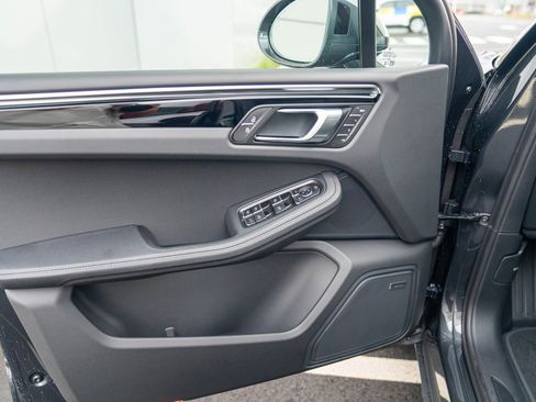 New 2026 Porsche Macan image 10