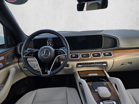Certified 2025 Mercedes-Benz GLS 450 4MATIC image 19