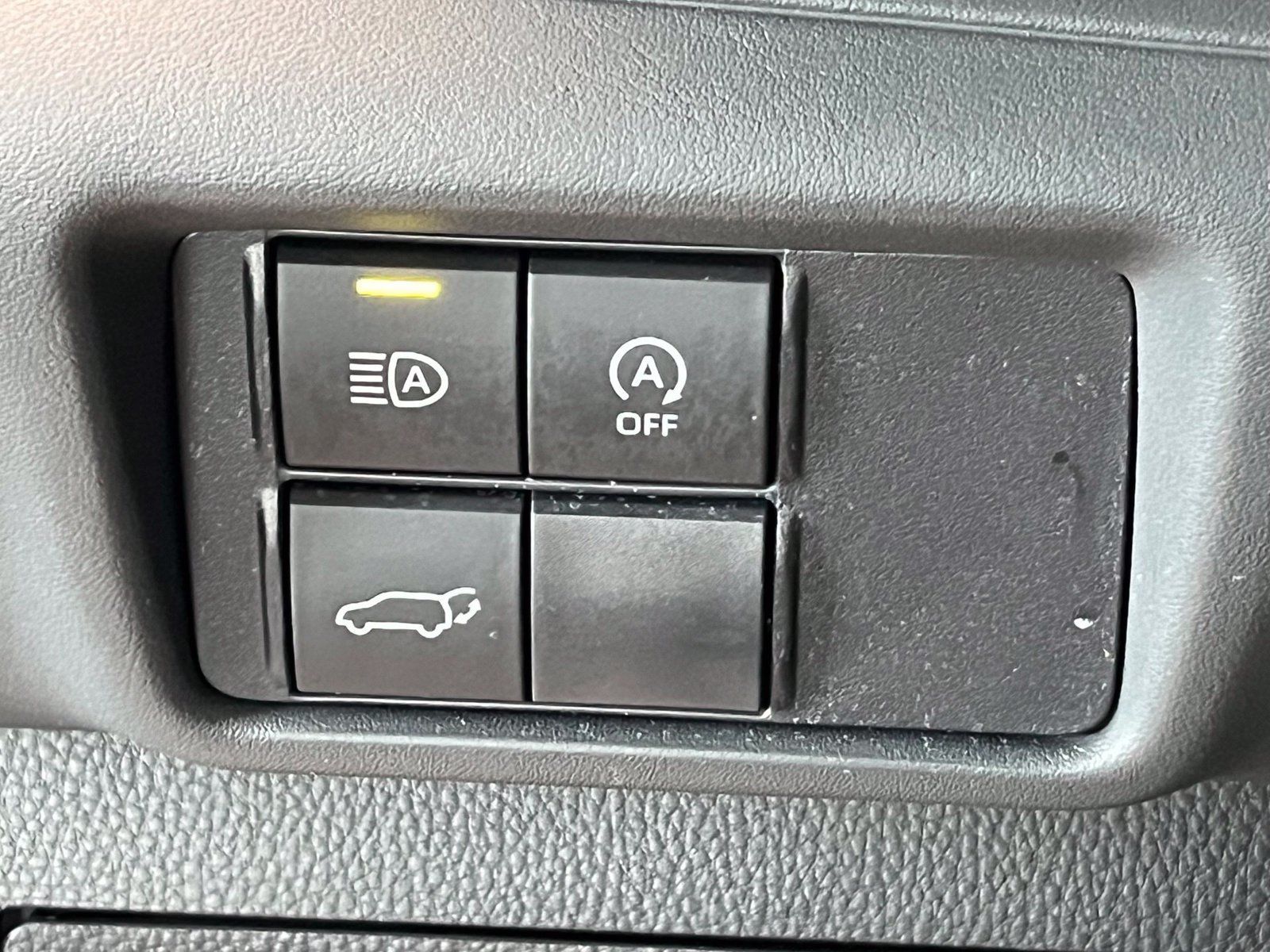 Used 2025 Toyota Highlander XLE FWD image 34