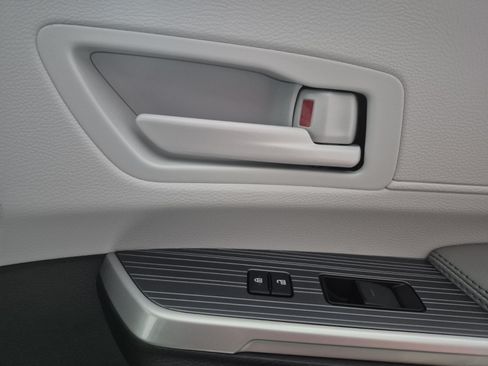 New 2026 Toyota Sienna LE FWD image 35