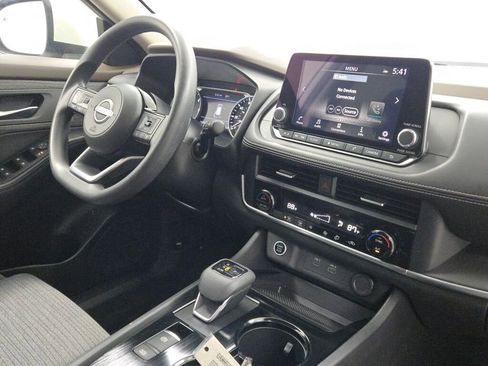 Used 2023 Nissan Rogue SV image 9