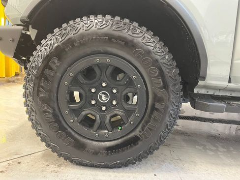 Used 2023 Ford Bronco Wildtrak image 8