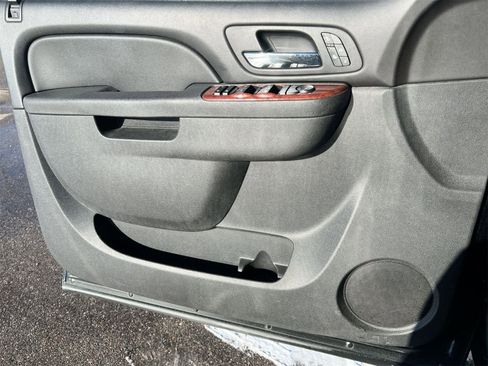 Used 2012 GMC Yukon SLT w/ SLT Chrome Package image 28