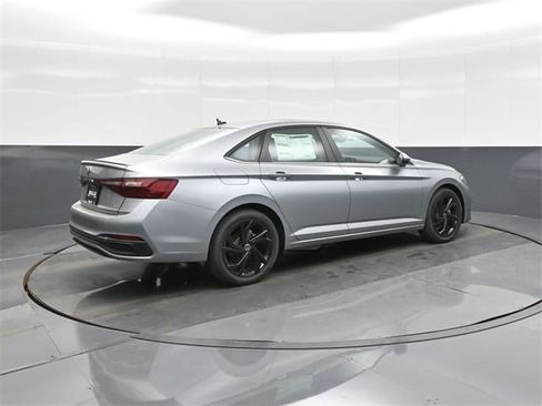 New 2025 Volkswagen Jetta SE image 7