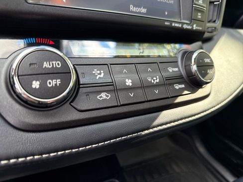 Used 2017 Toyota RAV4 Limited image 10