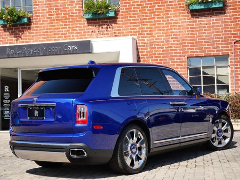 Used 2023 Rolls-Royce Cullinan w/ Cullinan Package AWD/4WD image 2