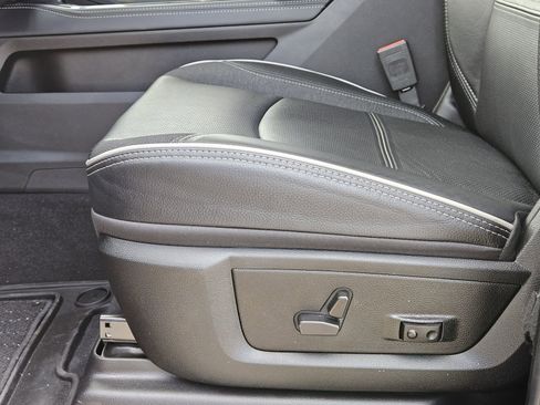 Used 2025 RAM 2500 Limited image 33