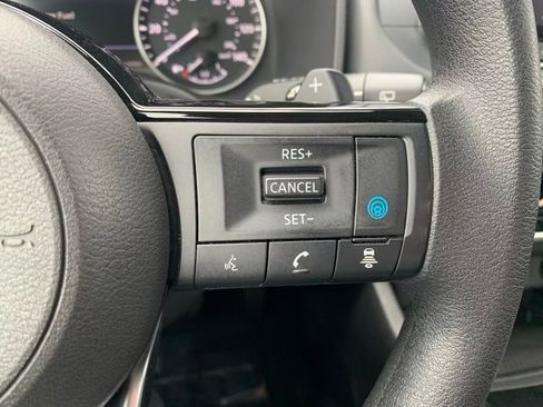 Used 2023 Nissan Rogue SV image 18