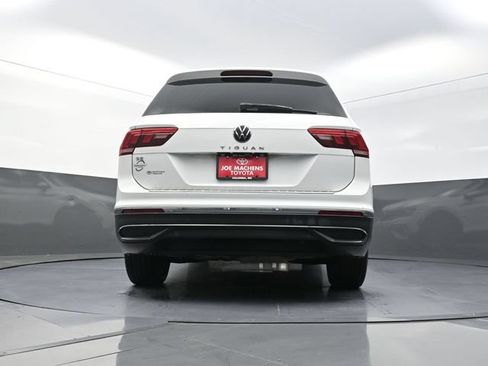 Used 2022 Volkswagen Tiguan SE w/ Panoramic Sunroof Package FWD image 36