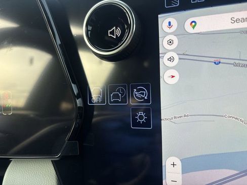 New 2026 Chevrolet Equinox EV LT w/ LPO, Blackout Package image 17