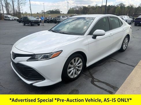 Used 2018 Toyota Camry LE image 18