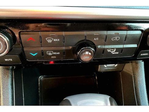 Used 2024 Jeep Compass Latitude image 25