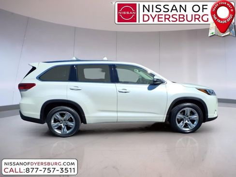 Used 2017 Toyota Highlander Limited FWD image 2