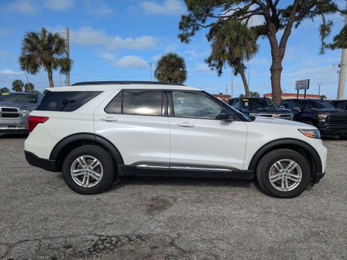 Used 2024 Ford Explorer XLT w/ Equipment Group 202A AWD/4WD image 3