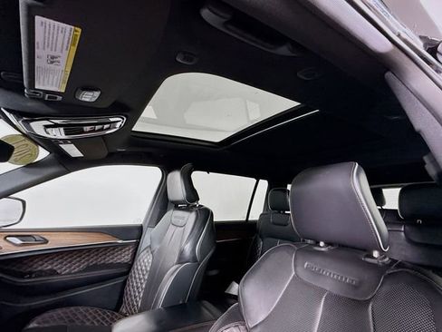 Used 2021 Jeep Grand Cherokee L Summit w/ Luxury Tech Group V image 23