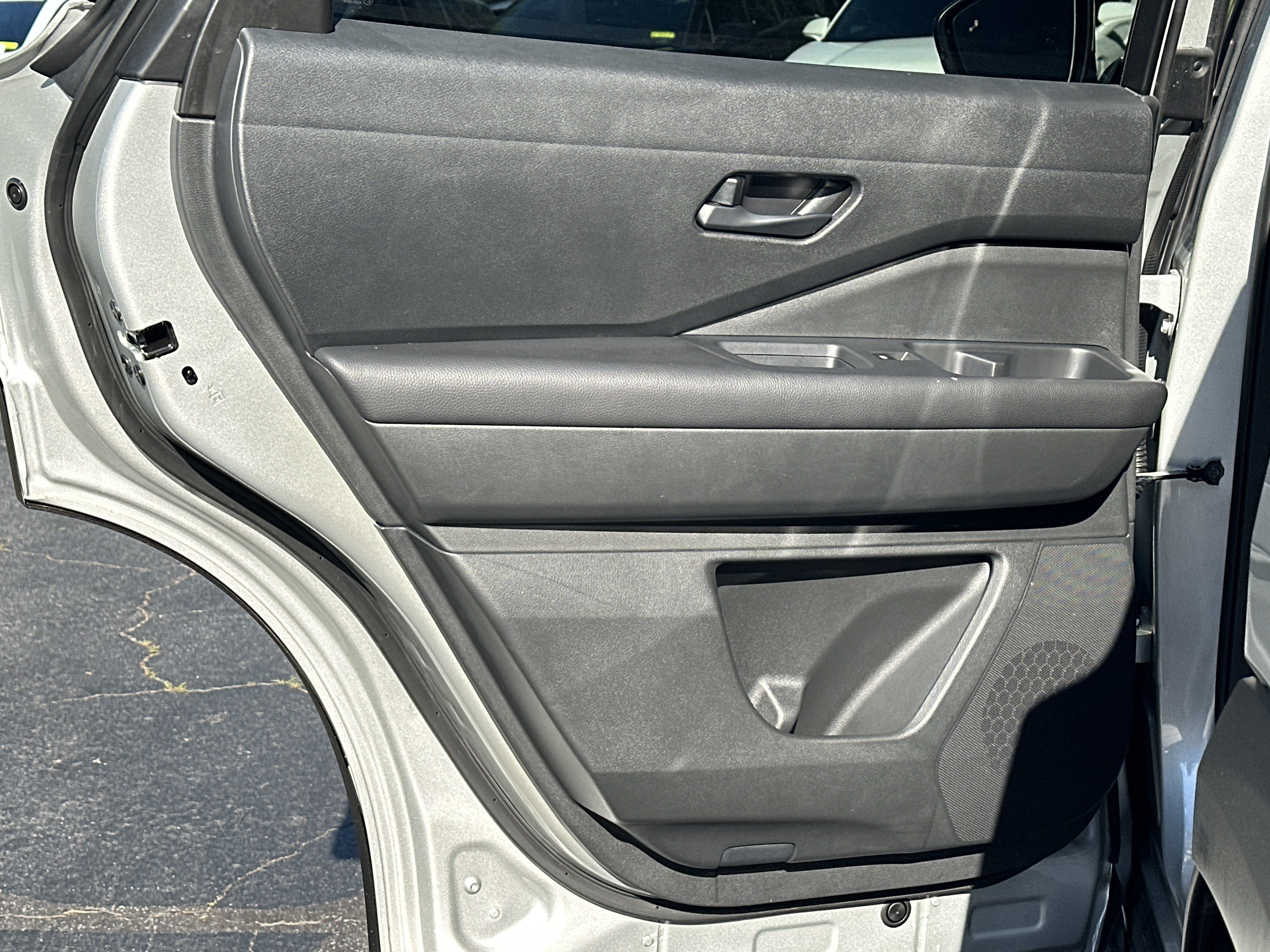 Used 2024 Nissan Pathfinder SV FWD image 19