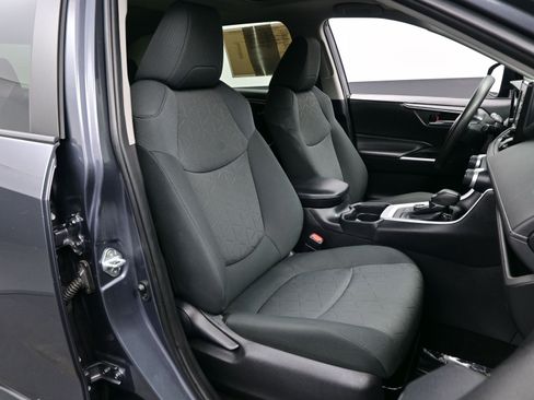 Used 2020 Toyota RAV4 XLE image 13