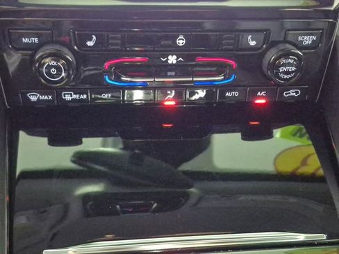 Used 2023 Jeep Grand Cherokee L Limited w/ Trailer Tow Group (B) AWD/4WD image 18