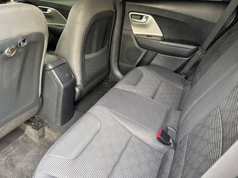 Used 2022 Kia Niro LX image 27