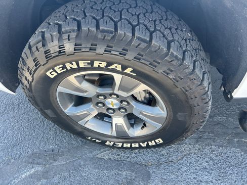 Used 2018 Chevrolet Colorado Z71 AWD/4WD image 9