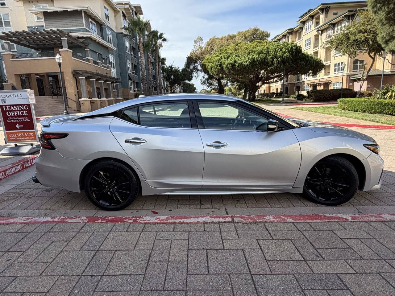 Used 2022 Nissan Maxima SV w/ Floor Mat Group FWD image 3