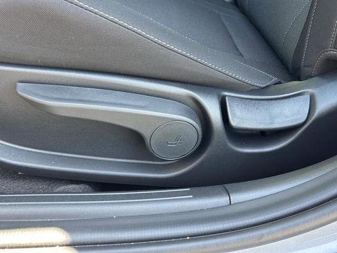 Used 2025 Hyundai Elantra SE image 15