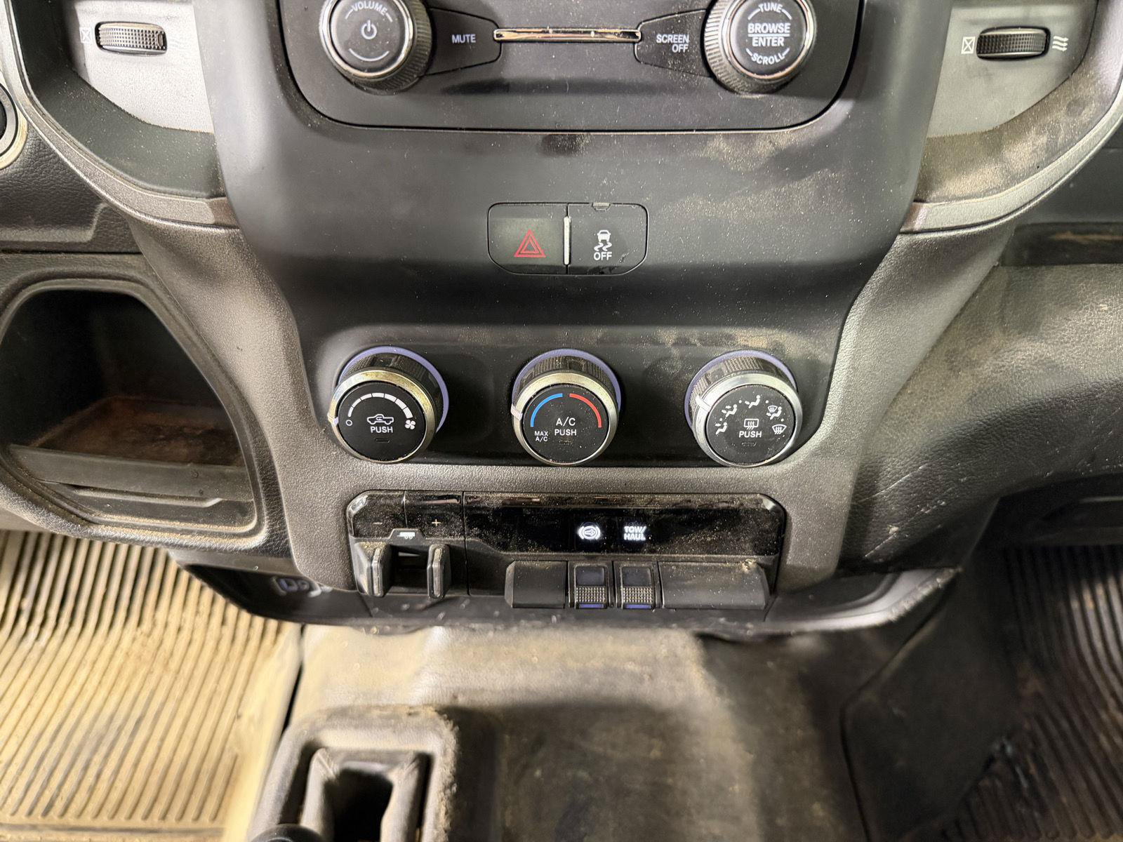 Used 2022 RAM 2500 Tradesman w/ Chrome Appearance Group AWD/4WD image 21