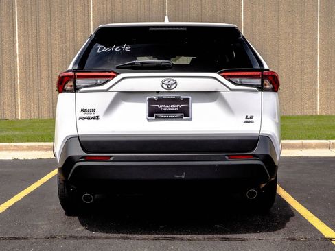 Used 2022 Toyota RAV4 LE AWD/4WD image 8