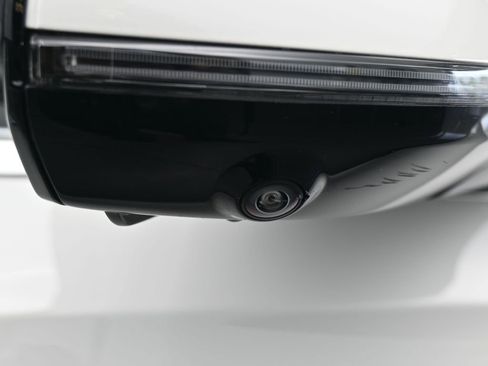 Used 2025 Mercedes-Benz E 350 Sedan image 47