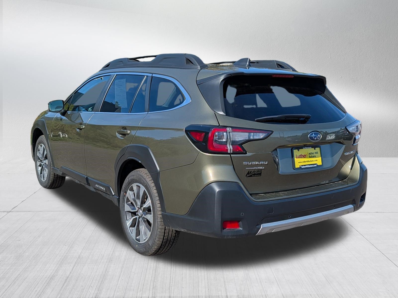 Used 2025 Subaru Outback Limited w/ Tech Package 3 AWD/4WD image 9