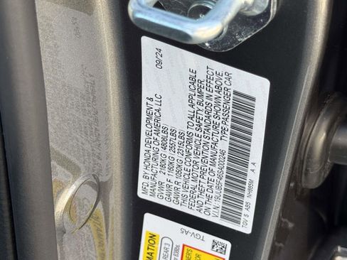 Certified 2025 Acura TLX w/ Technology Package image 27