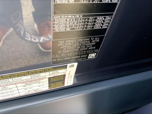 Used 2025 Land Rover Discovery Dynamic SE image 30