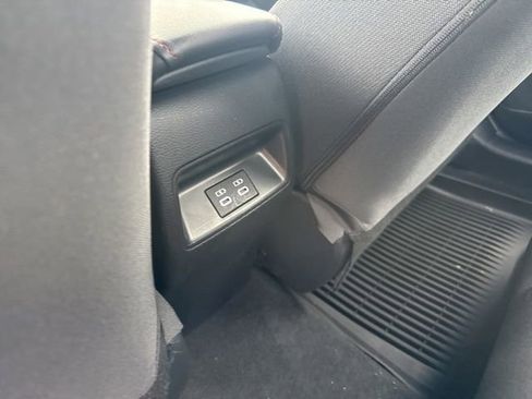 Used 2025 Toyota Corolla SE image 8