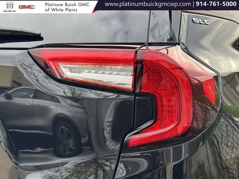 Used 2022 GMC Terrain SLE image 8