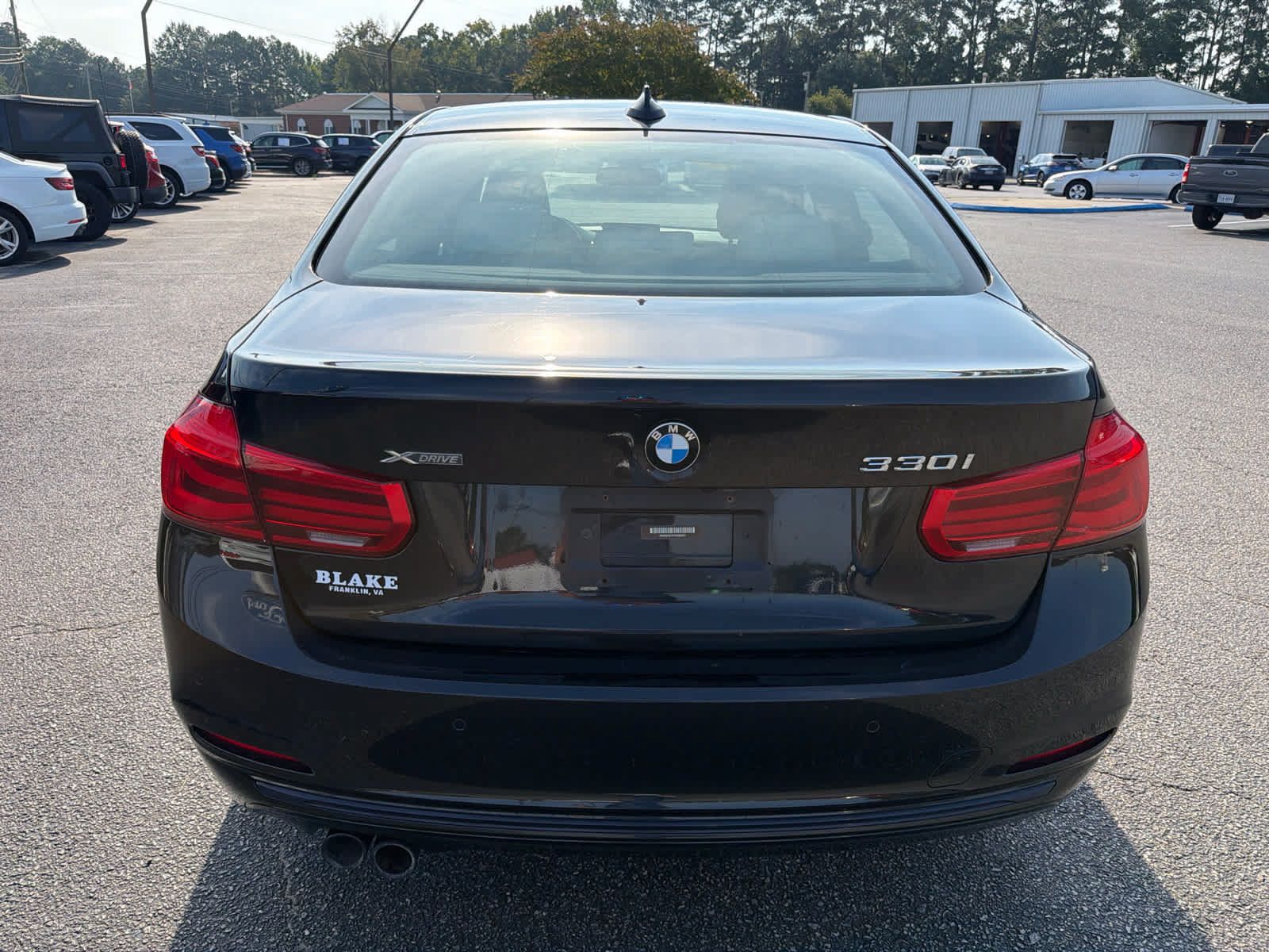 Used 2017 BMW 330i xDrive Sedan AWD/4WD image 4