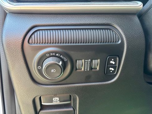 Used 2022 Jeep Wagoneer Series II AWD/4WD image 25