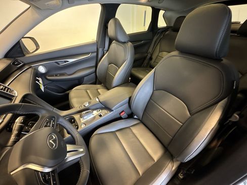 New 2025 INFINITI QX50 Luxe image 11