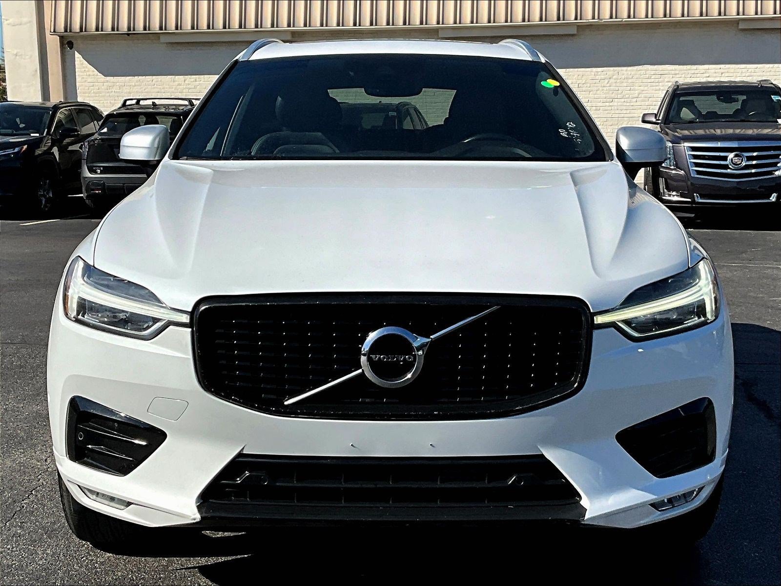 Used 2018 Volvo XC60 T5 R-Design w/ Convenience Package AWD/4WD image 2